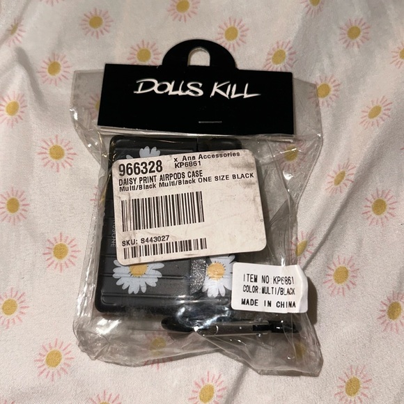Dolls kill daisy AirPods case - Picture 4 of 6